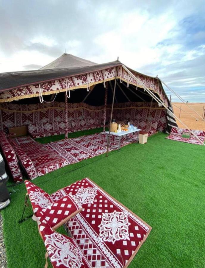 Crescent Desert Private Camp Shāhiq Buitenkant foto