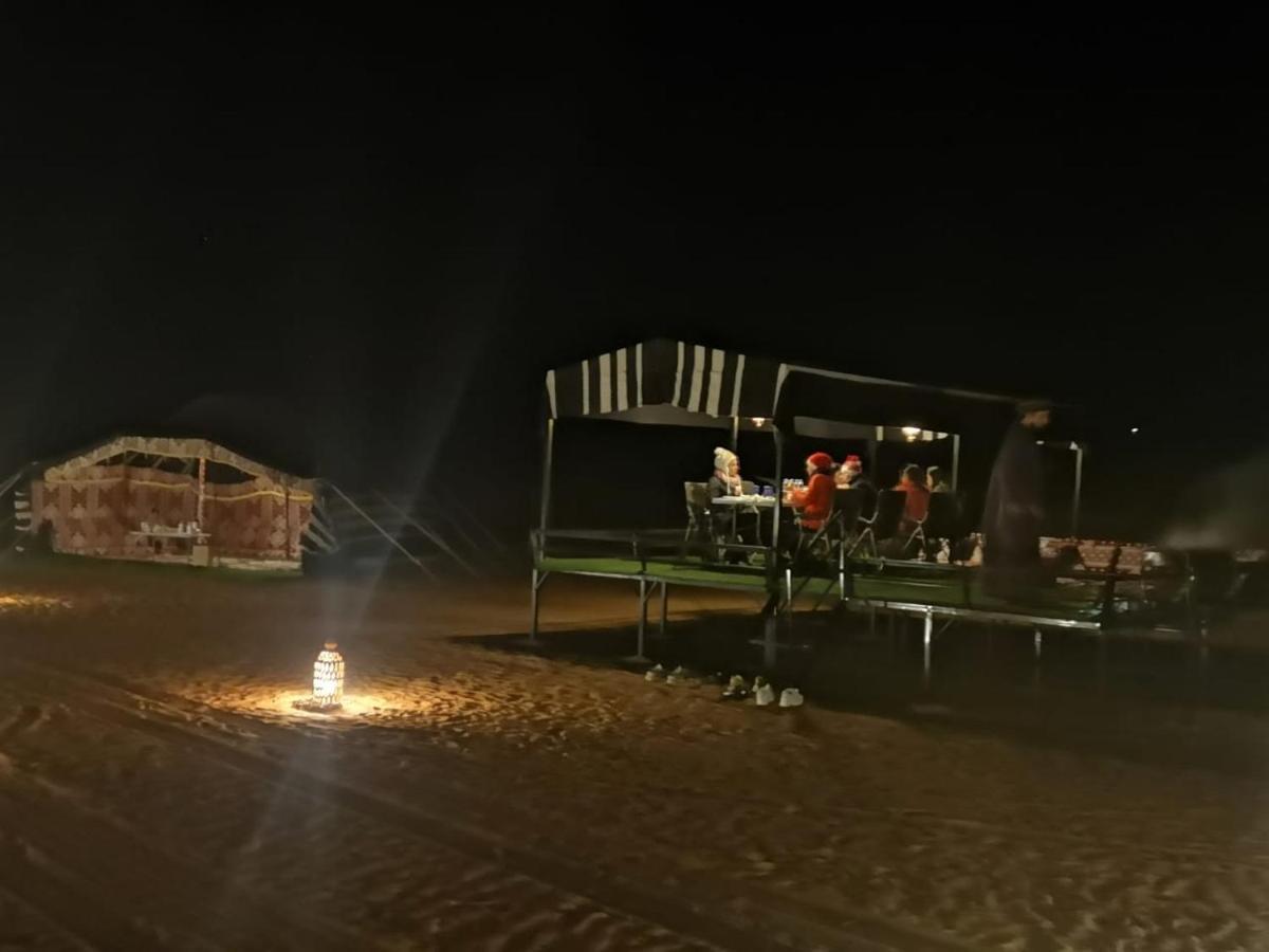 Crescent Desert Private Camp Shāhiq Buitenkant foto